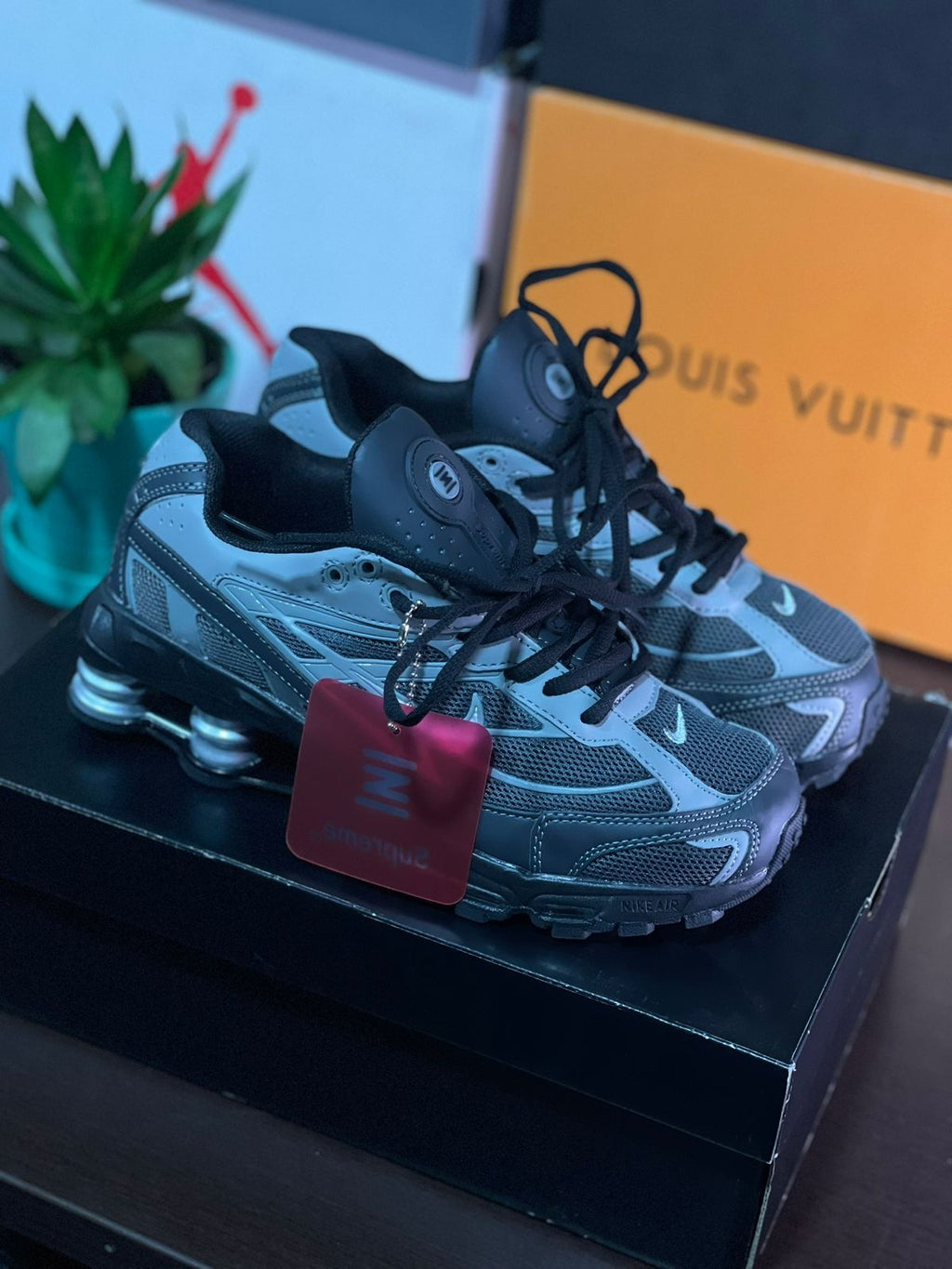 NIKE SHOX SUPREME