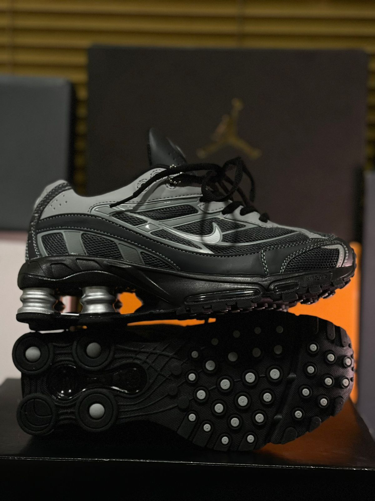 NIKE SHOX SUPREME