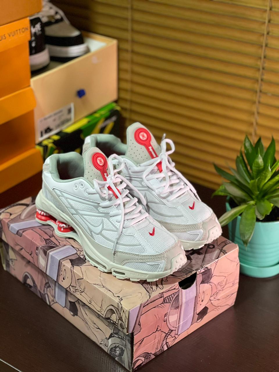 NIKE SHOX SUPREME