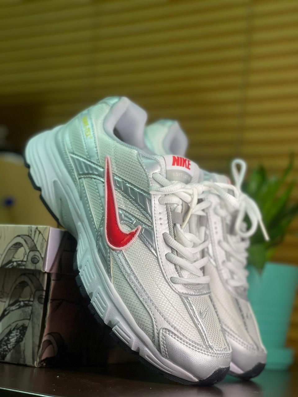 NIKE INITIATOR