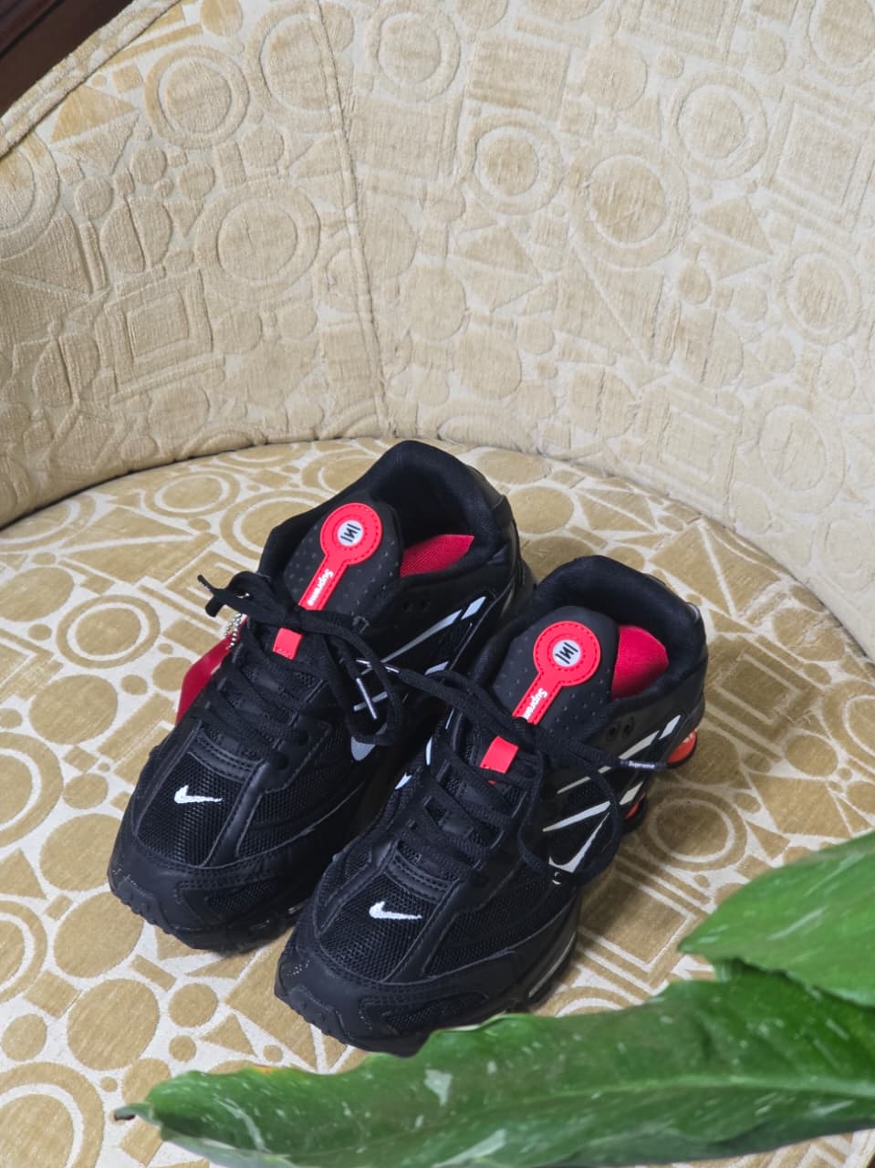 NIKE SHOX SUPREME