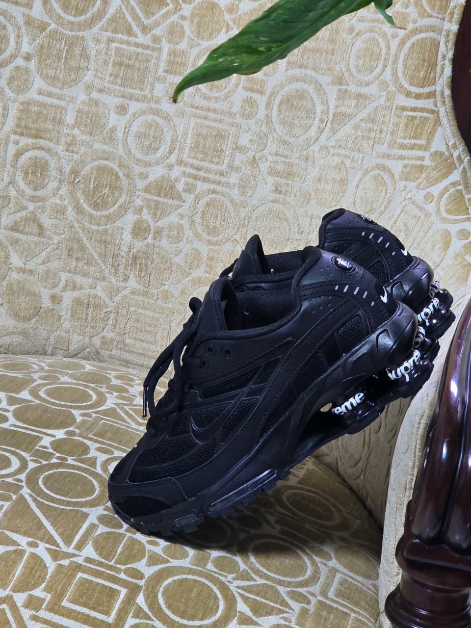 NIKE SHOX SUPREME