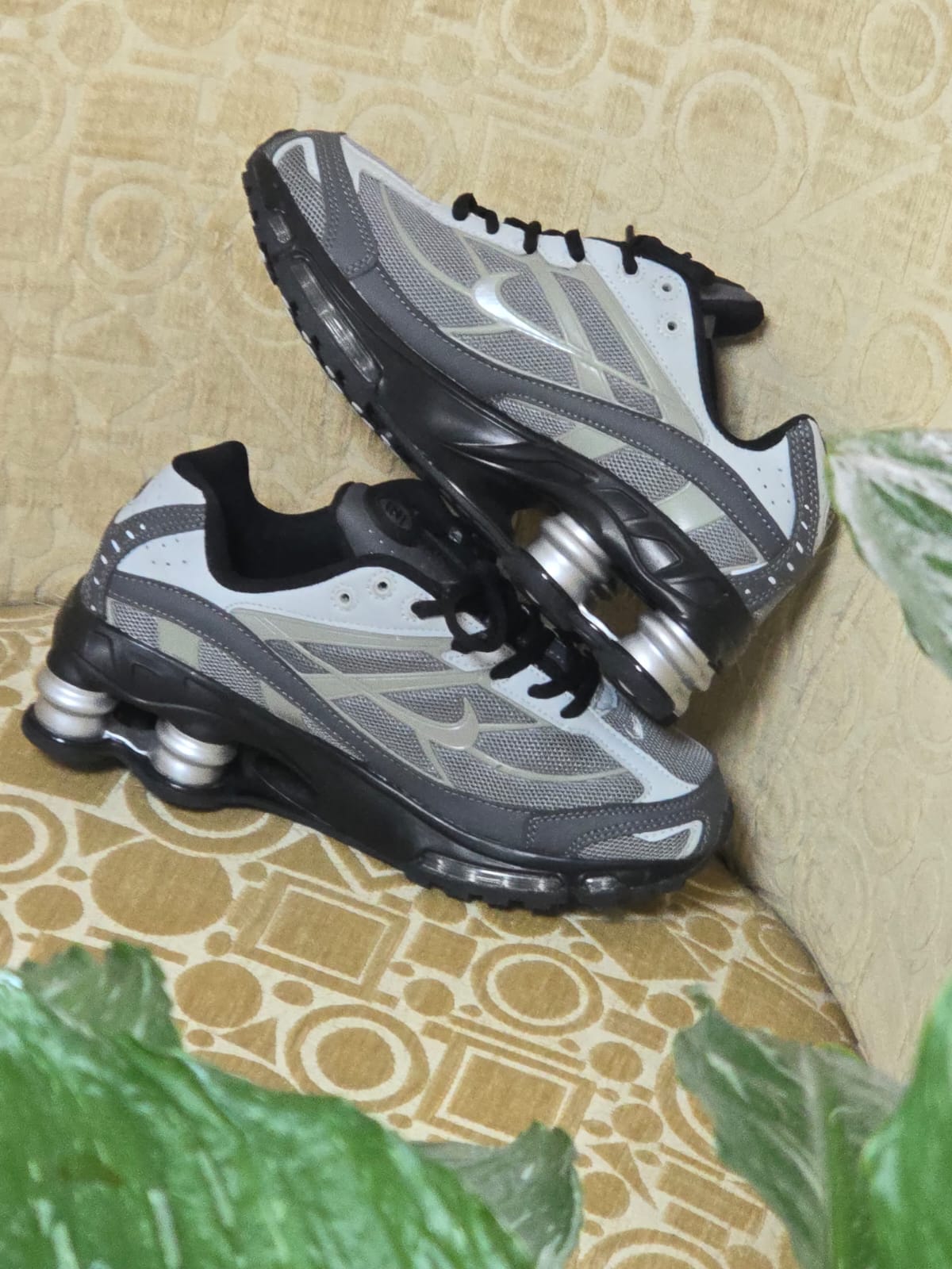 NIKE SHOX SUPREME