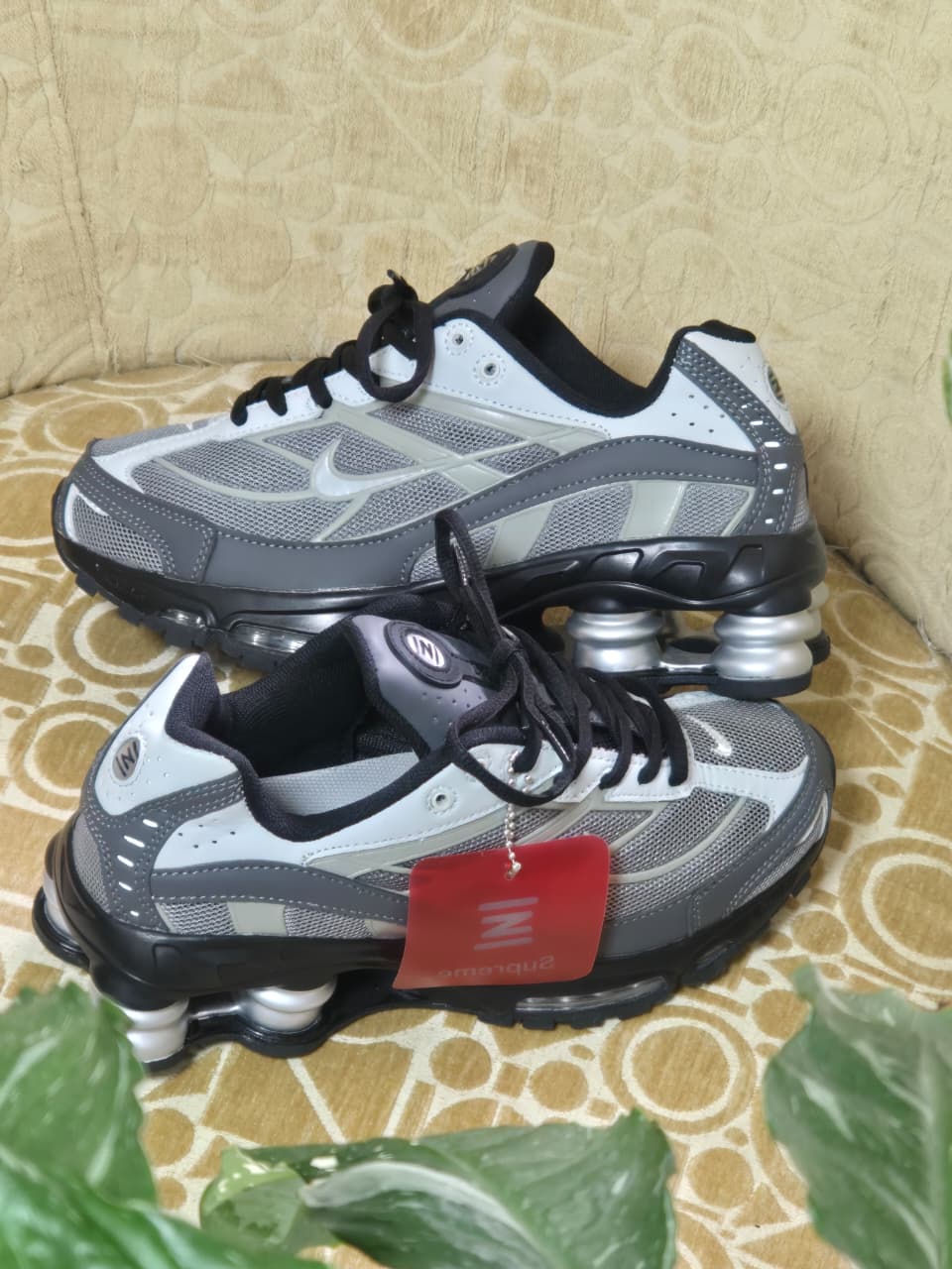 NIKE SHOX SUPREME